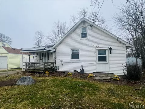 8249 Witkop Ave, Niagara Falls, NY 14304