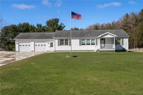 6820 W View Dr, Perry, NY 14530