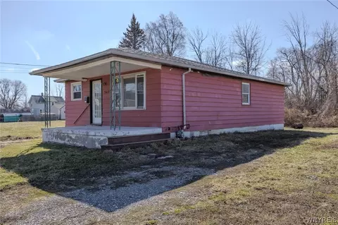 5629 Girard Ave, Niagara Falls, NY 14304