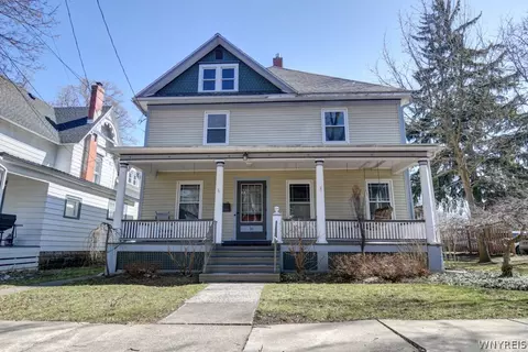 34 Park Pl, Aurora, NY 14052