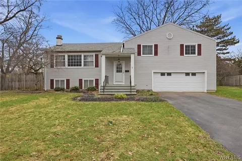 1 Hunters Ln, Amherst, NY 14221