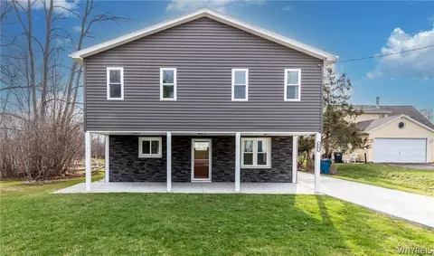 365 Elmwood Rd, Grand Island, NY 14072