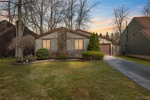 238 Brockmoore Dr, East Amherst, NY 14051