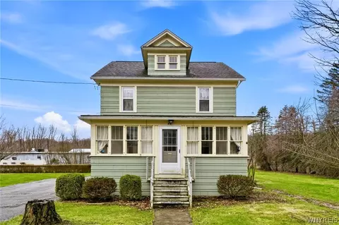 84 Torrance Pl, Persia, NY 14070