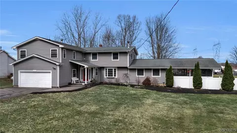 5755 Fisk Rd, Pendleton, NY 14094