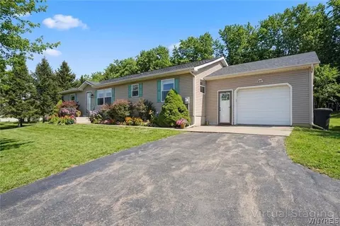 10960 Dennison Rd, Hanover, NY 14062