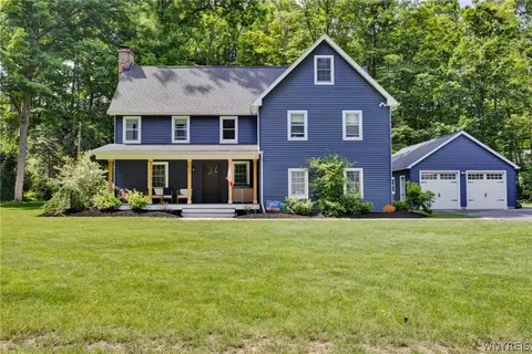 205 Elmhurst Dr, Orchard Park, NY 14127