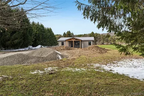 10267 Maple Grove Rd, Delevan, NY 14042