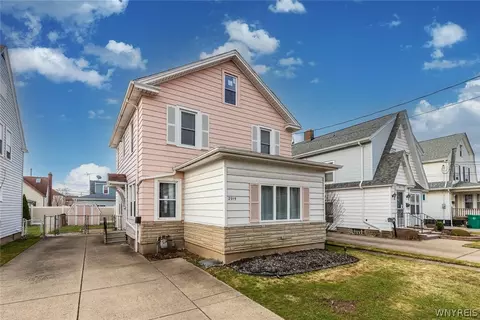 2915 Porter Rd, Niagara Falls, NY 14305