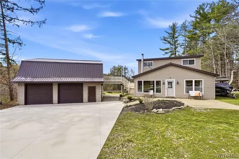 9198 Knapp Rd, West Falls, NY 14170