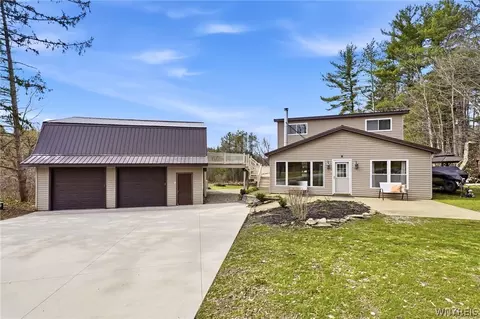 9198 Knapp Rd, West Falls, NY 14170