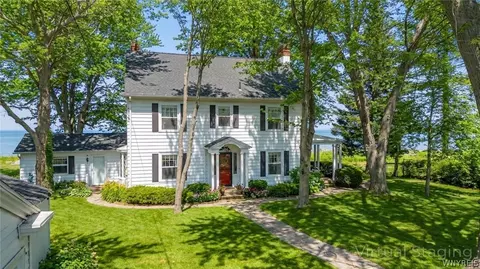 4998 Lake Shore Rd, Hamburg, NY 14075