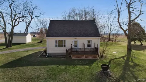 9471 York Rd, Le Roy, NY 14482