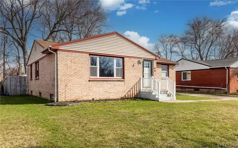 44 Dover Dr, West Seneca, NY 14224