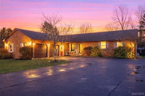 5566 Homestead Rd, Hamburg, NY 14075