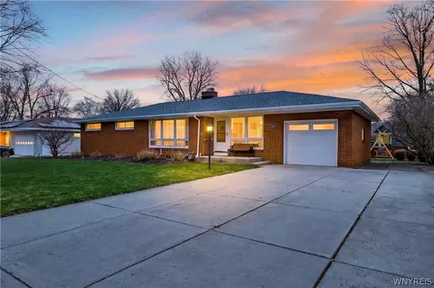 5315 Greenhurst Rd, Buffalo, NY 14221