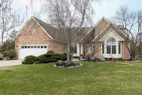 8622 Golden Rod Ct, East Amherst, NY 14051