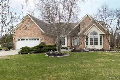 8622 Golden Rod Ct, East Amherst, NY 14051