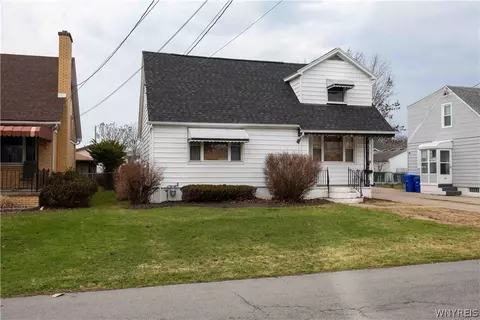 28 Fernwood Ave, West Seneca, NY 14206