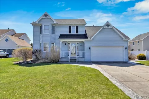 35 Sagebrush Ln, Lancaster, NY 14086