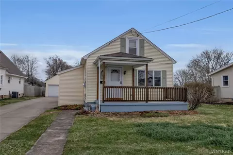 1 Akron St, Lockport, NY 14094