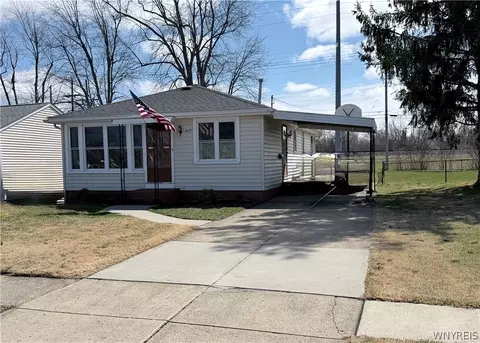 4815 Morgan Pkwy Pkwy, Hamburg, NY 14075