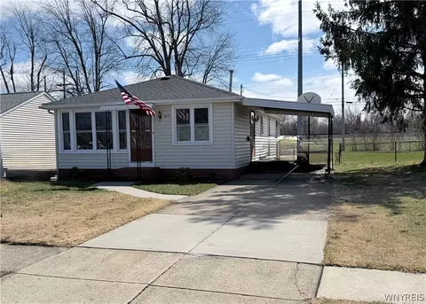 4815 Morgan Pkwy Pkwy, Hamburg, NY 14075