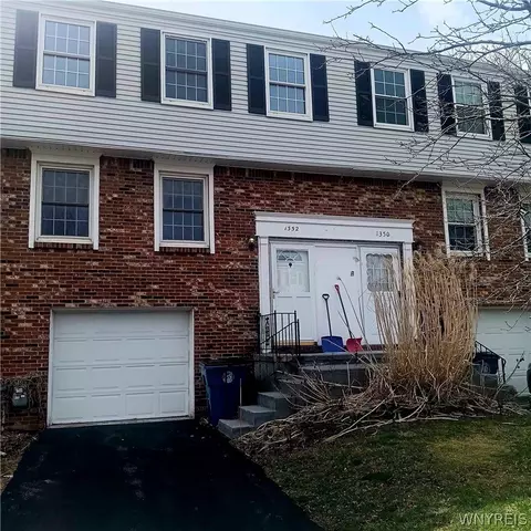 1352 Independence Dr, Evans, NY 14047