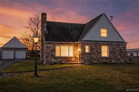7158 W Main Rd, Le Roy, NY 14482