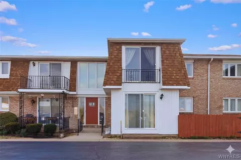 61 Georgian Ln # D, Amherst, NY 14221