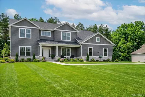 5628 Dorothy Cir, Clarence Center, NY 14032