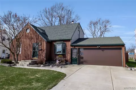 876 Pioneer Dr, North Tonawanda, NY 14120