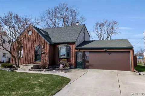 876 Pioneer Dr, North Tonawanda, NY 14120