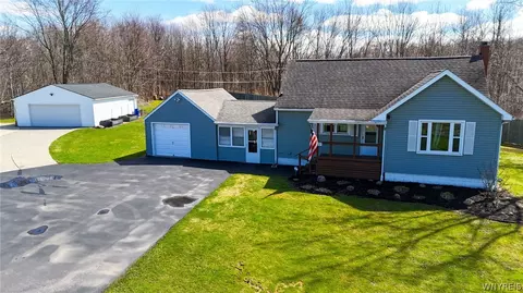 6565 Southwestern Blvd, Lake View, NY 14085