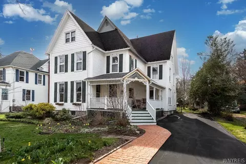 13 Bloomingdale Ave, Newstead, NY 14001