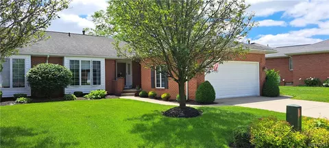 3 Saint Charles Ct, Amherst, NY 14221