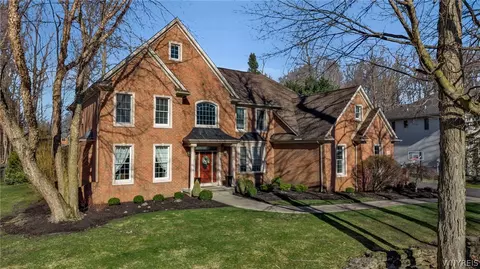 5027 Rockledge Dr, Clarence, NY 14031