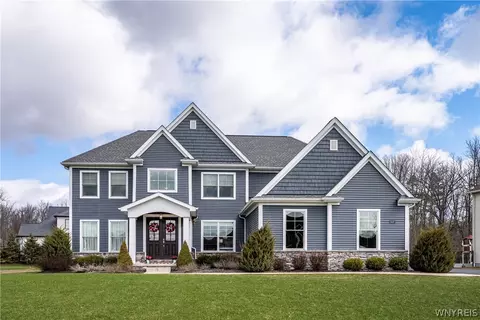 5527 Meadowglen Dr, Clarence Center, NY 14032