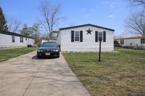 81 Oak St, Alden, NY 14004