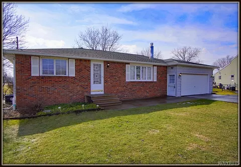 2974 Walck Dr, Wheatfield, NY 14120