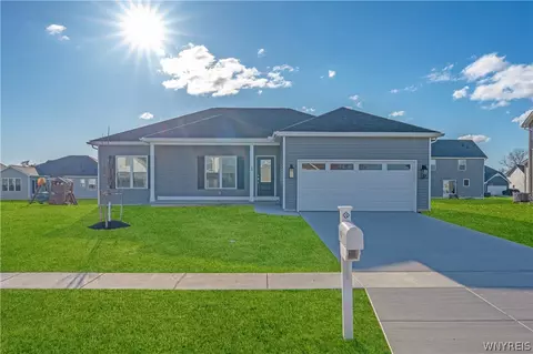40 Greenspring Ct, West Seneca, NY 14224