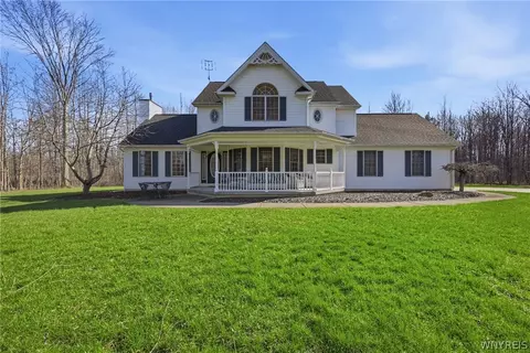 2665 Lakeview Rd, Lake View, NY 14085