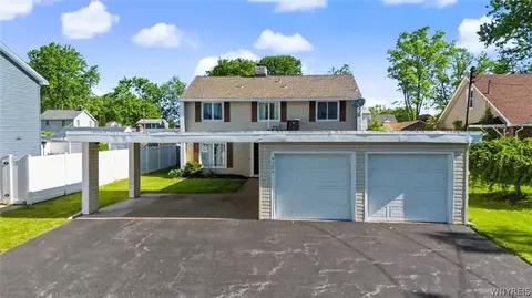 9326 Rivershore Dr, Niagara Falls, NY 14304