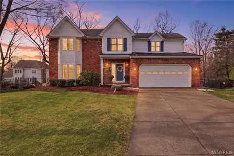 33 Randwood Ct, Getzville, NY 14068