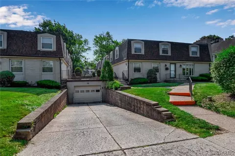 32 Bernhardt Dr #5, Amherst, NY 14226