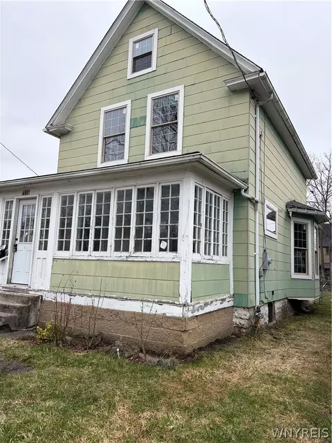 2936 Mckoon Ave, Niagara Falls, NY 14305
