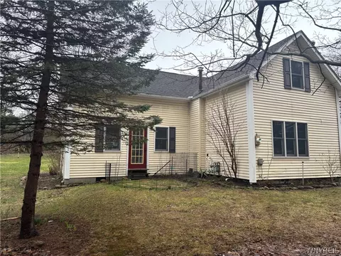 1438 Sandridge Rd, Alden, NY 14004