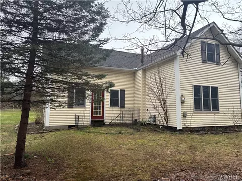 1438 Sandridge Rd, Alden, NY 14004