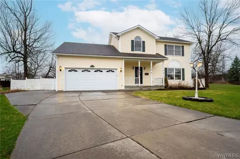 25 Cranburne Ct, Amherst, NY 14221