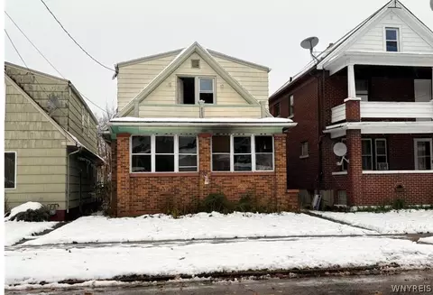 2204 Woodlawn Ave, Niagara Falls, NY 14301